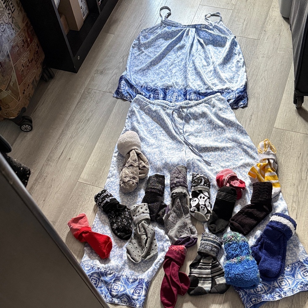 2 piece  pyjamas sz med satin tank top & pants sleep set with 15 pairs of socks.
